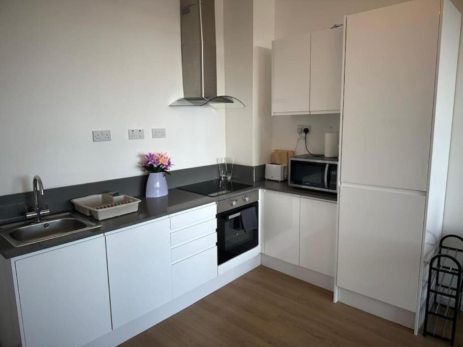 Flat 303 One Bedroom Apartment Birmingham Bagian luar foto