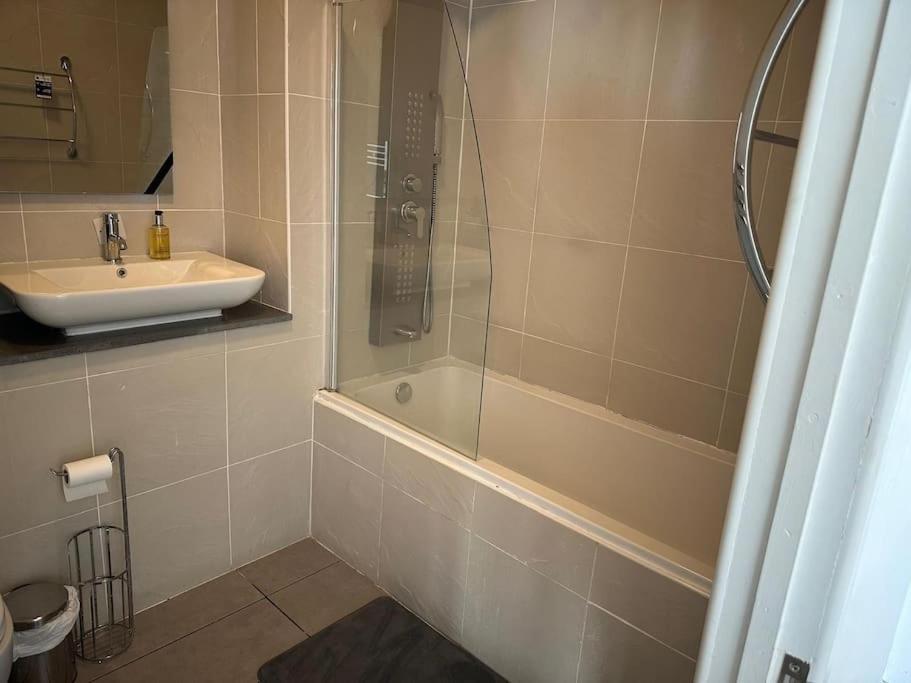Flat 303 One Bedroom Apartment Birmingham Bagian luar foto